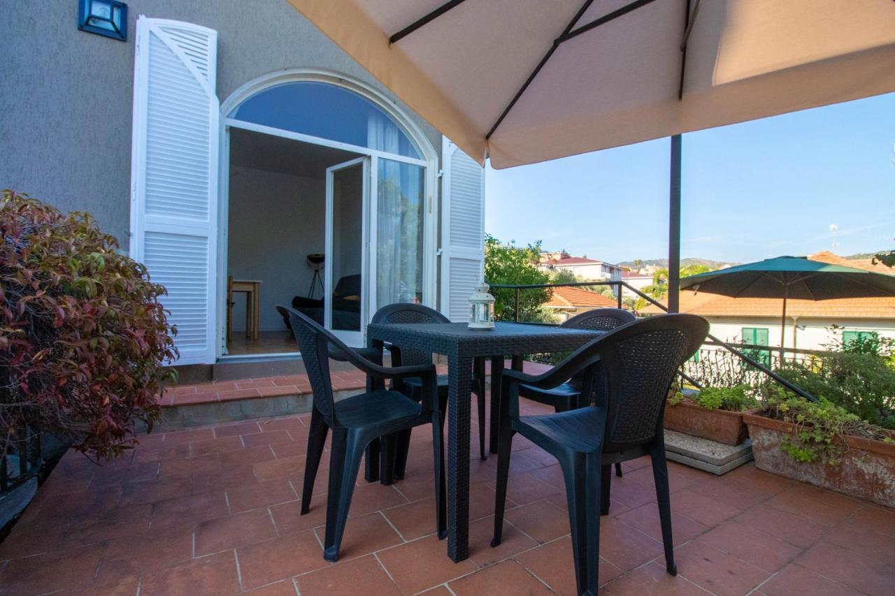 Luminoso Appartamento Con Ampia Terrazza San Bartolomeo Al Mare Exterior photo